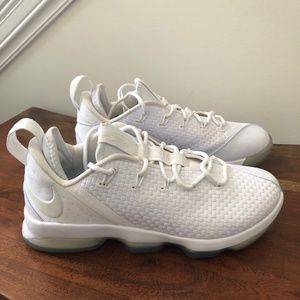 Nike Mens 9 athletic shoes